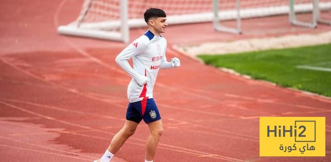 دي لا فوينتي يحمي بيدري أكثر من فليك!