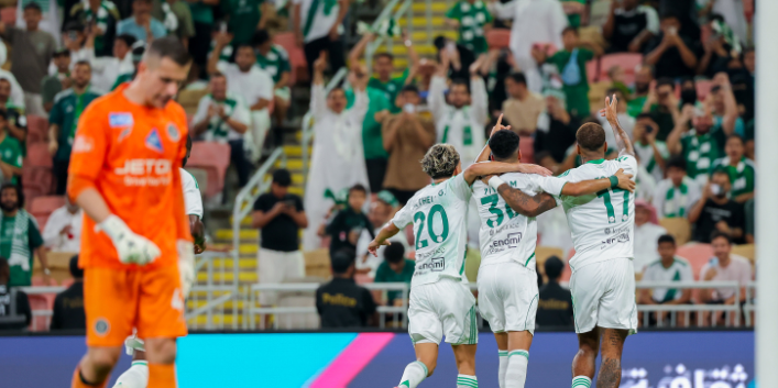 الأهلي ينهي الشوط الأول متقدّمًا على الشباب بهدف توني