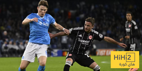 إحصائيات الشوط الأول لمباراة نابولي وفرانكفورت