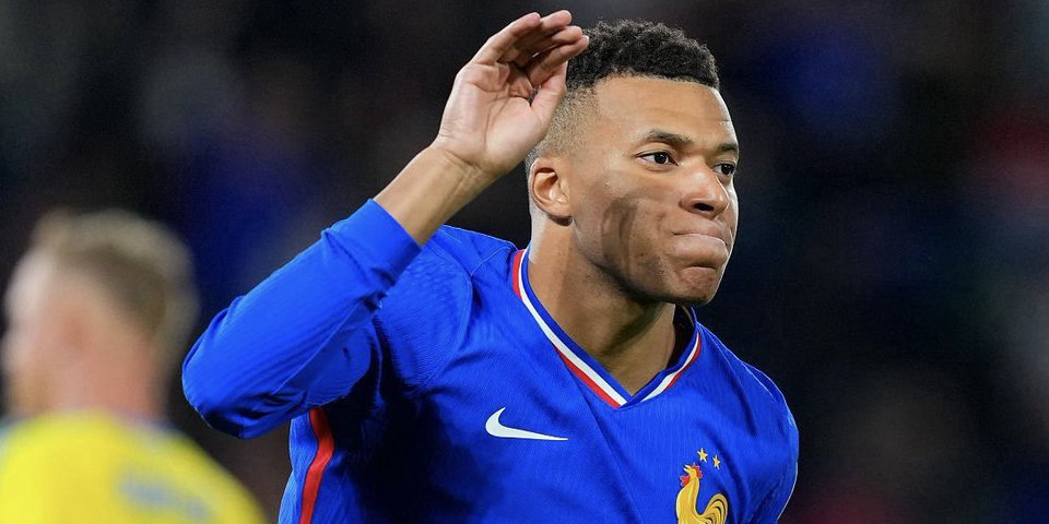 مبابي يضرب اوكرانيا بالهدف الثالث