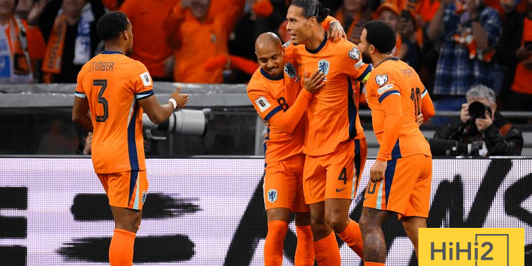 تشكيلة هولند الرسمية امام بولندا