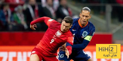 عين على ليفاندوفسكي في مباراة هولندا