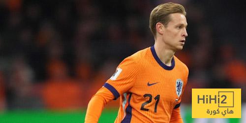 عين على دي يونغ في مباراة ليتوانيا