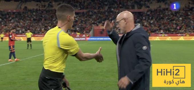 دي لا فوينتي يوضح لقطة عدم مصافحة حكم الراية