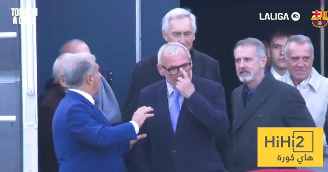 ادارة برشلونة تظهر في الكامب نو