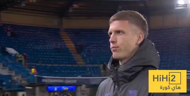 صور.. لاعبو برشلونة يتفقدون أرضية ملعب ستامفورد بريدج