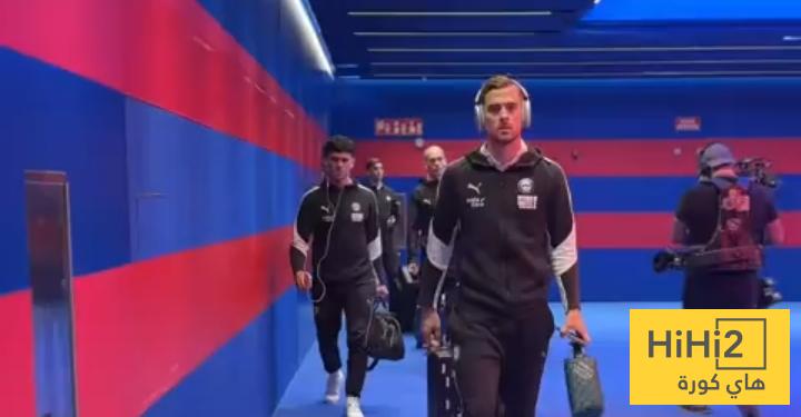 الافيس يصل الكامب نو قبل لقاء برشلونة