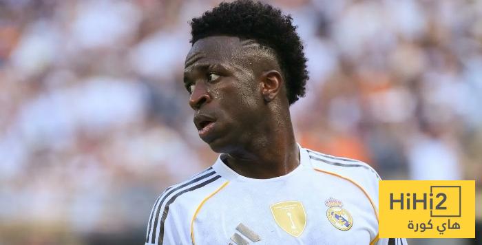 صور : خروج وكيل اعمال فينيسيوس من مكاتب البرنابيو قبل قليل