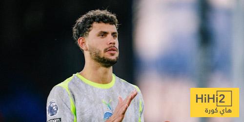 عين على نونيز في مباراة كريستال باﻻس