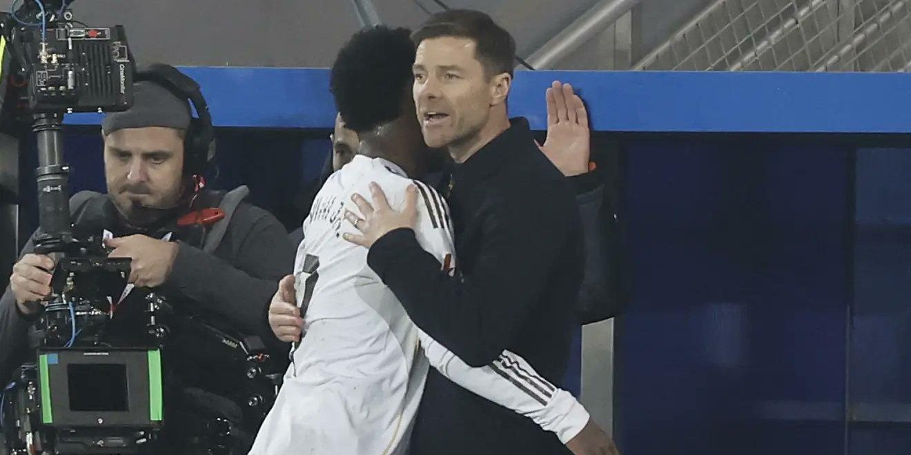 السبب وراء عناق ألونسو مع فينيسيوس