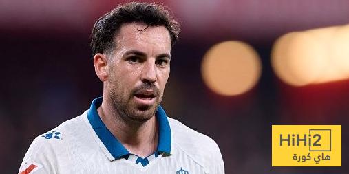 لاعب اسبانيول يتحسر على الهزيمة امام برشلونة