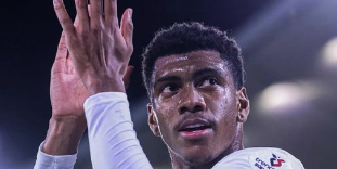 سبب واحد يبعد فيليبي أوغوستو عن الهلال سبب واحد يبعد فيليبي أوغوستو عن الهلال