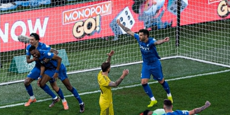 الهلال يسيطر رقميًا على النصر