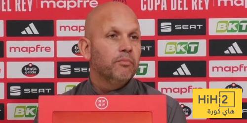 ثقة وهدوء من مدرب راسينغ قبل مواجهة برشلونة