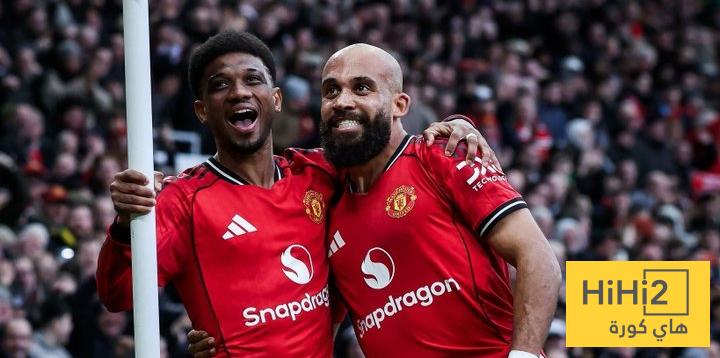 مبومو يقترب من رقم محمد صلاح