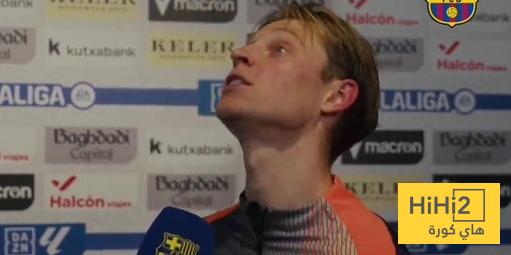 دي يونغ يسخر من الحكم جيل مانزانو