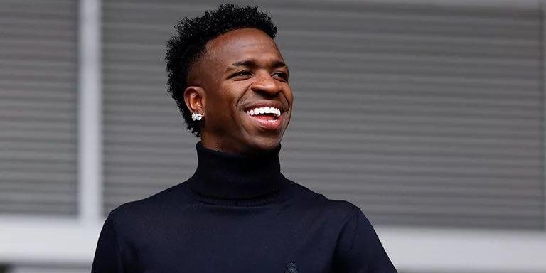 صور: وصول بعثة ريال مدريد إلى لشبونة