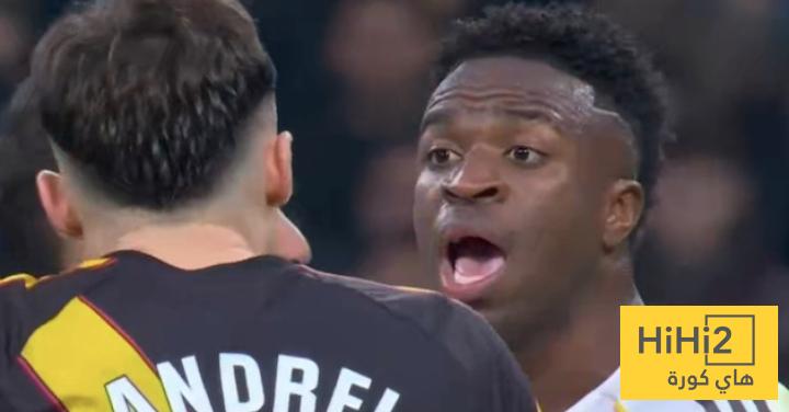 صور اللحظة التي تلقى فيها فينيسيوس البطاقه الصفرا