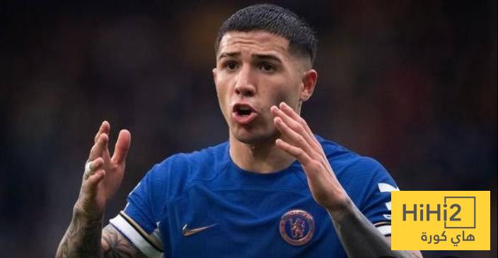 انزو فيرنانديز لاعب وسط مثالي