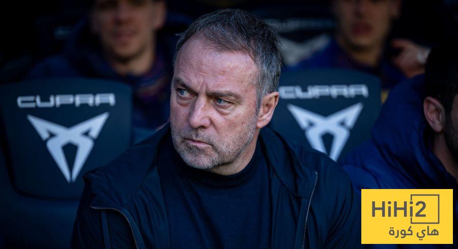 صور – فليك يتابع مباراة برشلونة أتلتيك ضد بارباسترو