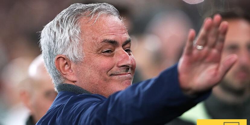 صورة: جماهير ريال مدريد تطالب مورينيو بالعودة