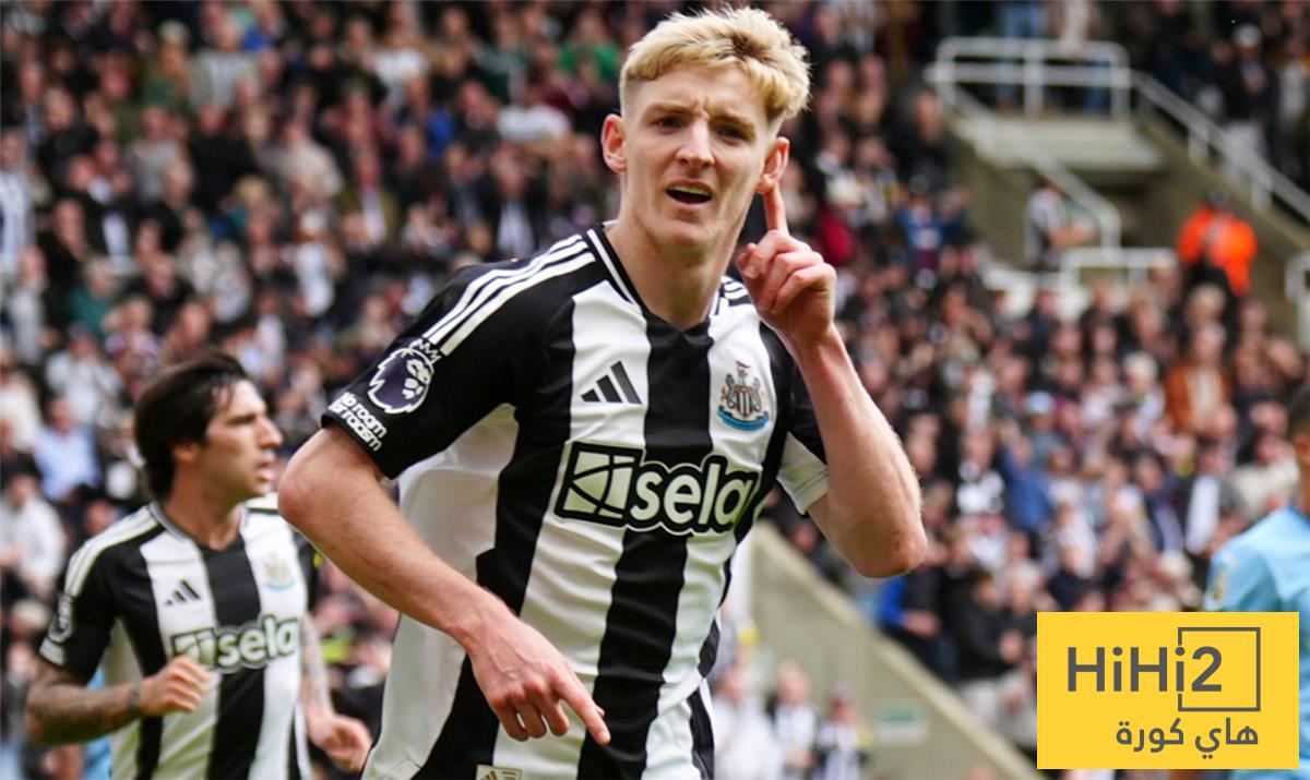 نجم نيوكاسل يتغزل في برشلونة: الأفضل على الإطلاق