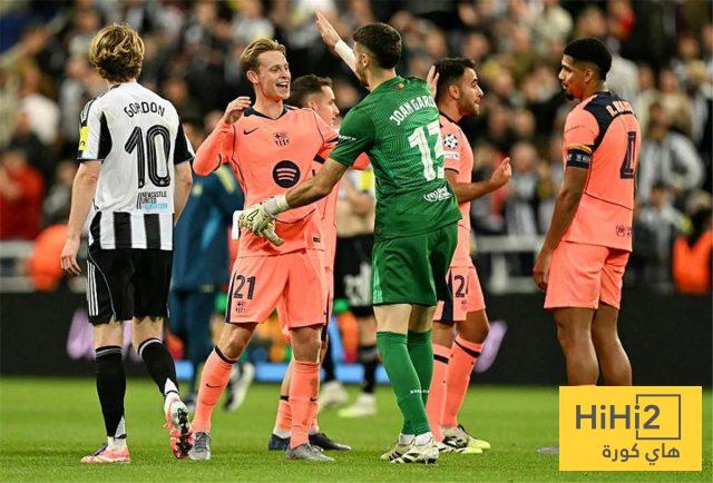 حكم مباراة برشلونة ونيوكاسل