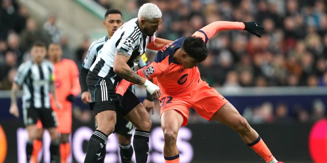 عاجل: بيرنال يغادر مباراة نيوكاسل مصابا