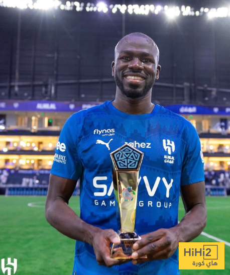 خط دفاع الهلال تحت الأضواء ! 1