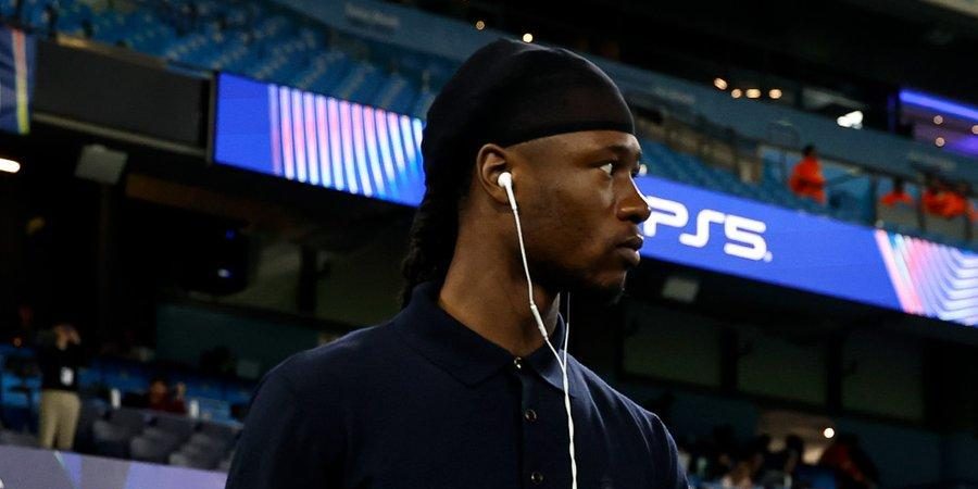 صورة: آثار الإصابة تظهر على وجه كامافينغا صورة: آثار الإصابة تظهر على وجه كامافينغا