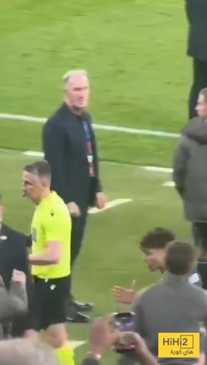 صور : غوارديولا يتجاهل مصافحة بيتارش 24 صور : غوارديولا يتجاهل مصافحة بيتارش 23