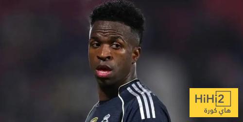 فينيسيوس يهنئ اسطورة برشلونة بعيد ميلاده