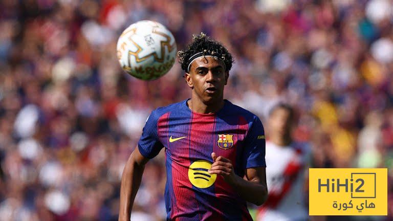 صورة : حكم لقاء برشلونة يتجاهل طرد لامين يامال بالبطاقة حمراء