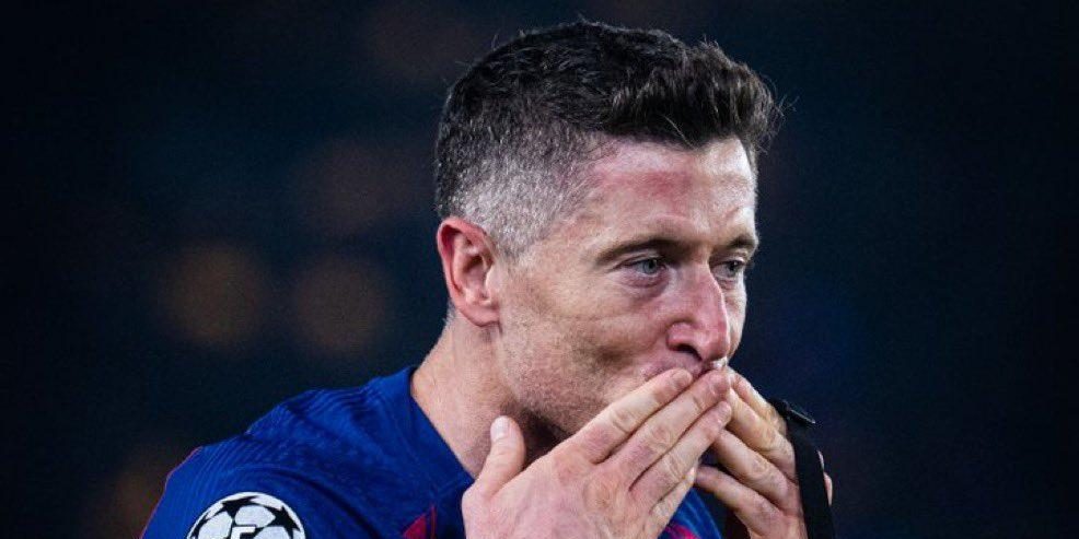 ليفاندوفسكي يعلق على تجديد عقده مع برشلونة