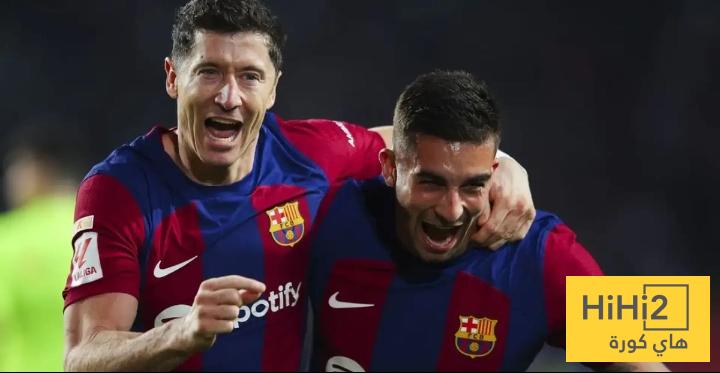 برشلونة يختار بين ليفاندوفسكي وفيران توريس