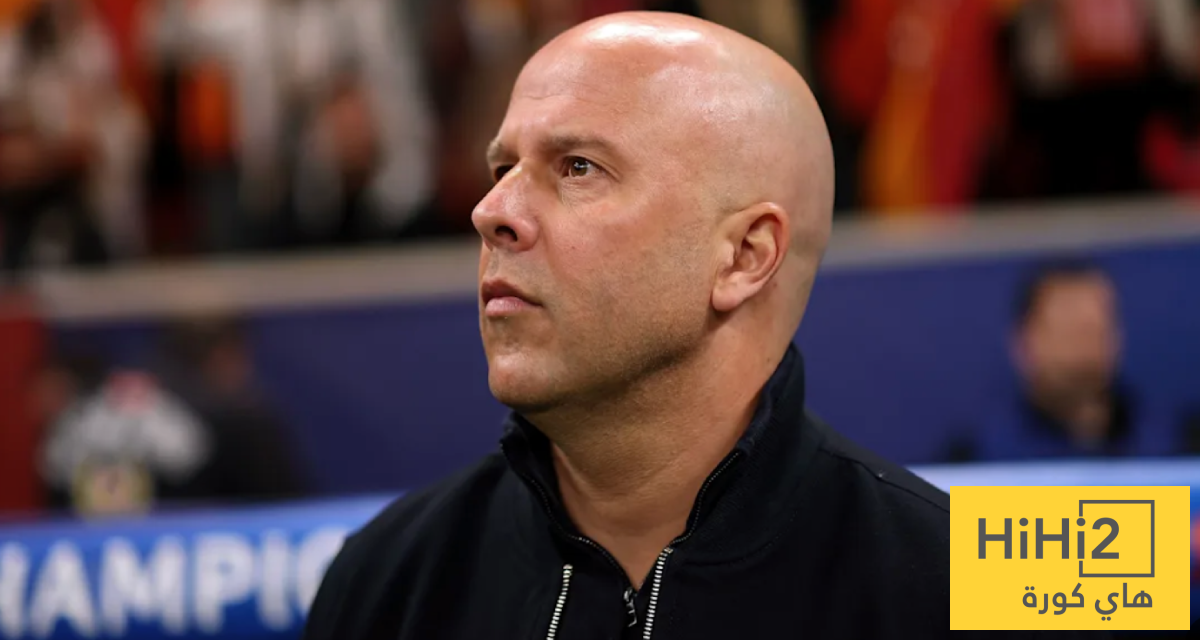 صور – بكلمات قاسية.. جمهور ليفربول يطالب بإقالة سلوت