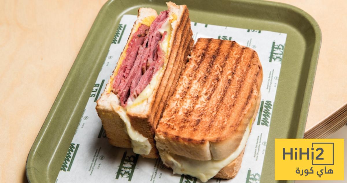 لاعبو برشلونة يشتكون من اللحم والساندوتشات في مدريد لاعبو برشلونة يشتكون من اللحم والساندوتشات في مدريد