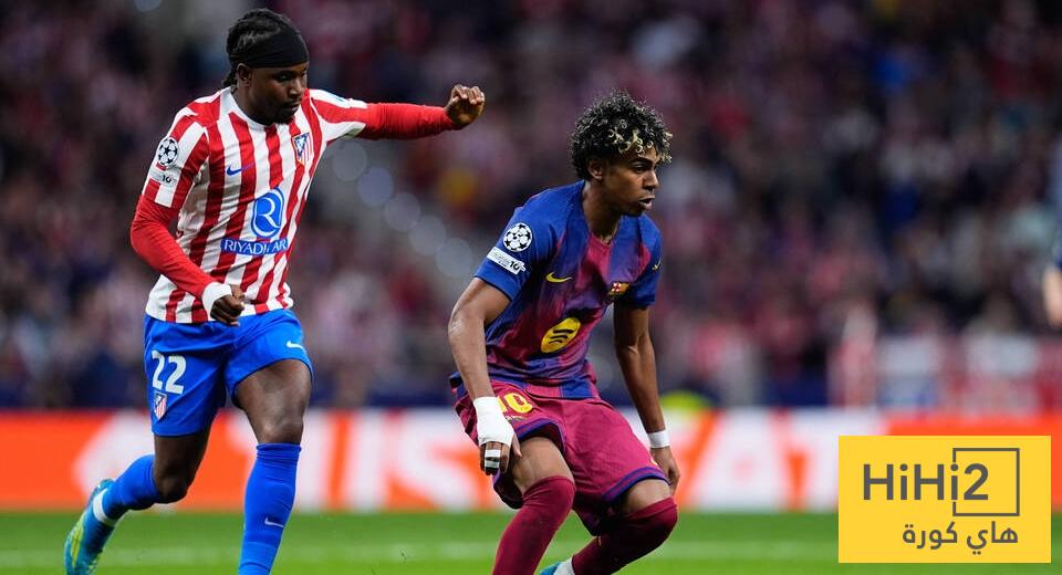 صور .. لامين يثير الدهشة اثناء انتظار علاج فيرمين