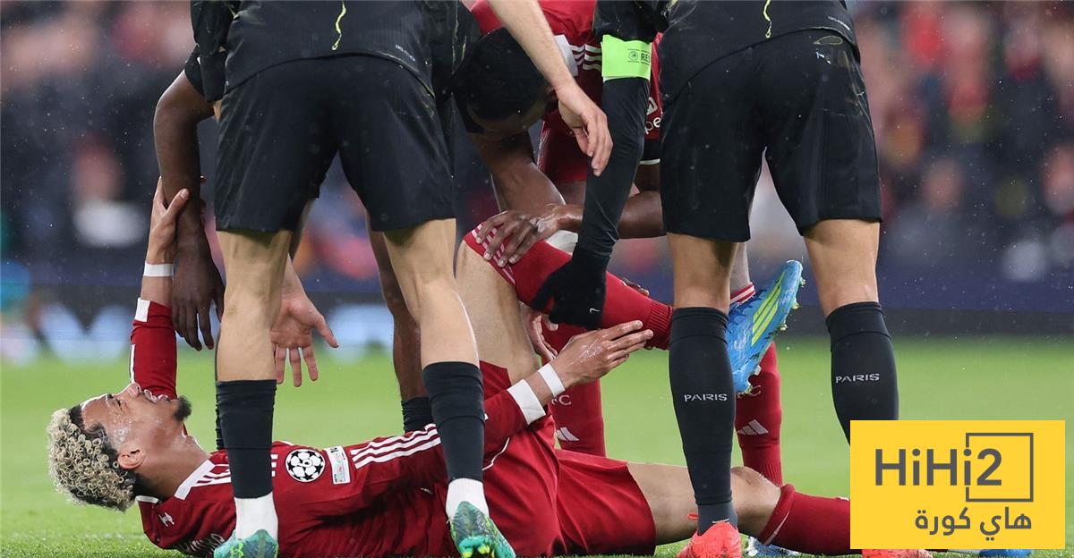 حكيمي يساند إيكيتيكي بعد إصابته حكيمي يساند إيكيتيكي بعد إصابته