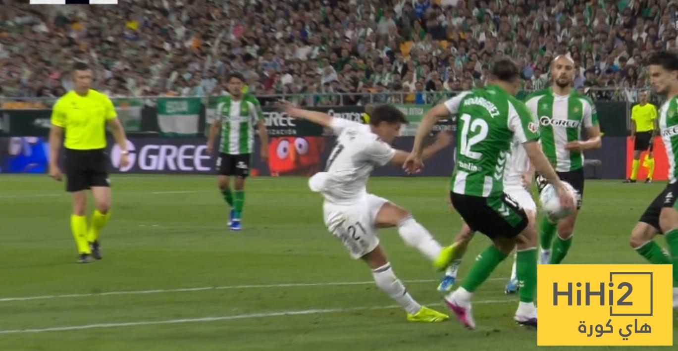 هل تجاهل الـ VAR لمسة يد واضحة على لاعب بيتيس  ؟