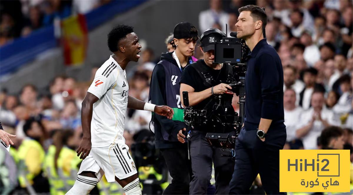 عندما أسقط فينيسيوس مدربه أمام 90 ألف شخص..!