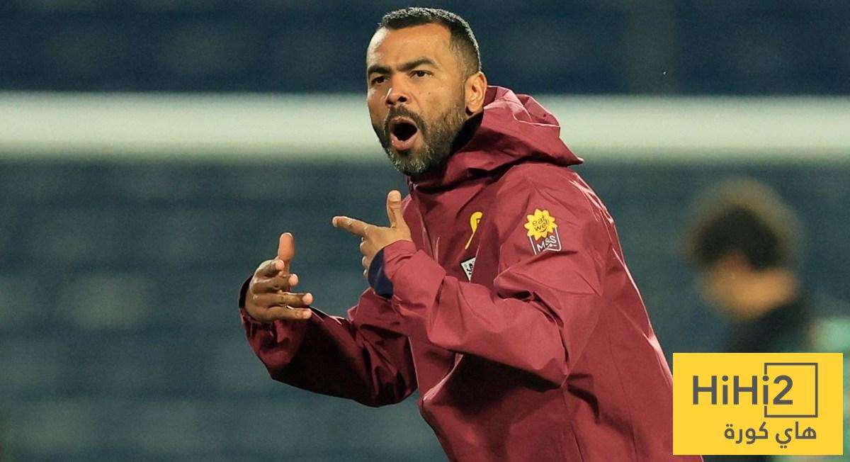 أشلي كول يبدأ مشواره مديرًا فنيًا من إيطاليا