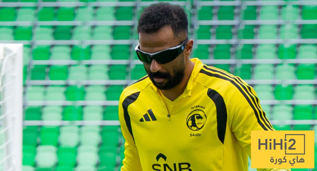 صور : ما قصة النظارات السوداء في معسكر المنتخب السعودي ؟
