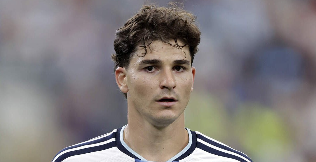 أتلتيكو مدريد اتفق مع أرسنال على بيع الفاريز.. ولكن!