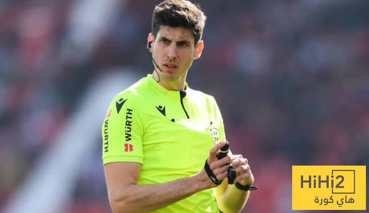 صورة .. تصرف مثير للجدل من الحكم بعد انتهاء مباراة ريال مدريد ضد سوسيداد