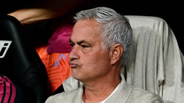 مورينيو يفقد صبره مع نجم ريال مدريد الفرنسي