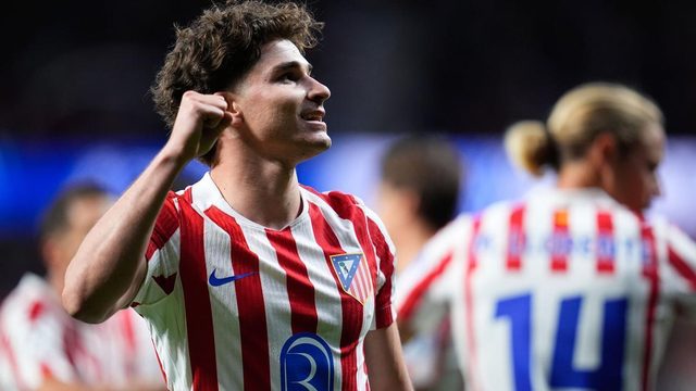برشلونة لا يستسلم في صفقة جوليان ألفاريز
