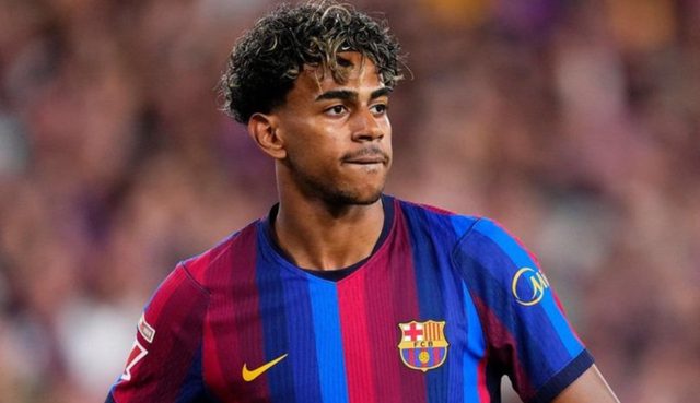 اول تعليق من لامين بعد حصد جائزة افضل لاعب في الدوري الاسباني