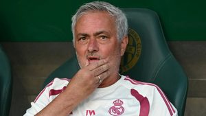 لاعب بيتيس يرد على تصريحات مورينيو