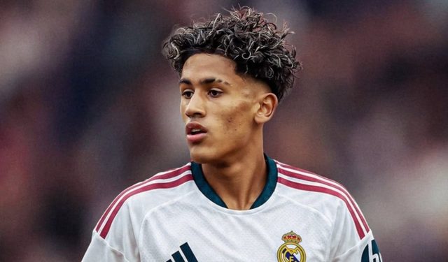 صورة : موهبة مانشستر يونايتد يوجه إشارة جديدة إلى ريال مدريد